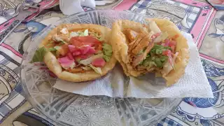 Algunos llevan frijoles y otros no