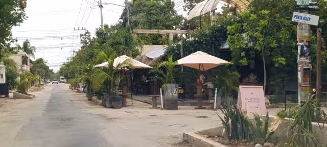 Hoteles con disponibilidad, calles sin tráfico y poca afluencia alarma al sector en Tulum