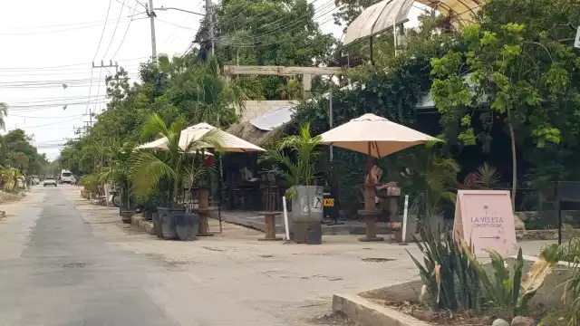 Hoteles con disponibilidad, calles sin tráfico y poca afluencia alarma al sector en Tulum