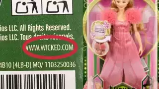 Demandan a Mattel  por enlace a contenido para adultos en juguetes de Wicked