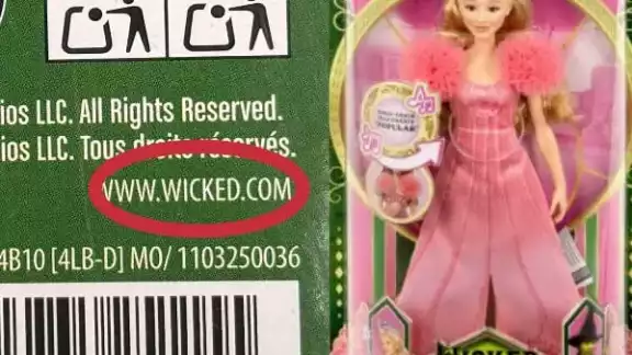 Demandan a Mattel por enlace a sitio para dultos en juguetes de Wicked. Demandan a Mattel por enlace a sitio para dultos en juguetes de Wicked.