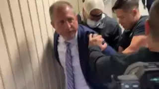 Brad Lander fue arrestado por agentes federales mientras acompañaba a un hombre fuera del tribunal