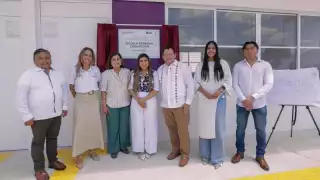 Joaquín Díaz Mena entrega los trabajos de rehabilitación de la Escuela Primaria Casa Otoch