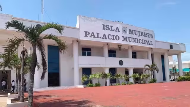 Isla Mujeres en espera de cumplimiento de promesas