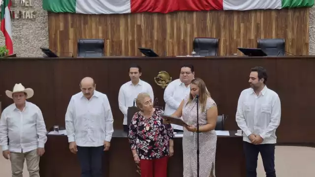 La ceremonia se realizó en la Sesión Solemne del Congreso de Yucatán