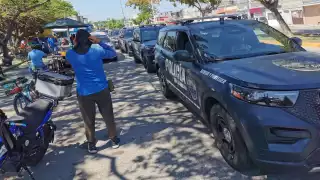 Movilización en Ciudad del Carmen: Detienen convoy de patrullas rumbo a Cancún