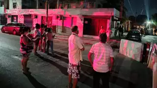 Habitantes de la supermanzana 91 en Cancún bloquean avenida para exigir restablecimiento de energía eléctrica