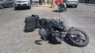 Accidente en colonia Benito Juárez deja daños materiales y tráfico vial en Carmen