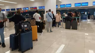 Semar asegura paquete con presunta marihuana en el aeropuerto de Mérida