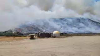  Fuego en relleno sanitario afecta el 60% de una celda en el kilómetro 22 de Ciudad del Carmen   