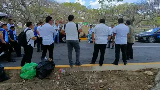 Taxistas del aeropuerto de Mérida suspenden paro; empresa les promete pagarles sus comisiones