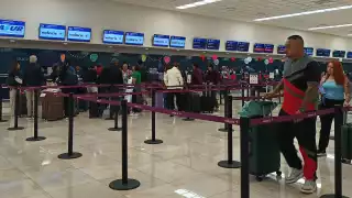 Corazones y mensajes de amor inundan el aeropuerto de Mérida por San Valentín