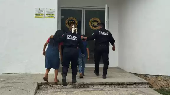 Los dos menores eran auxiliados por vecinos de Tizimín, quienes lo reportaron a las autoridades Los dos menores eran auxiliados por vecinos de Tizimín, quienes lo reportaron a las autoridades