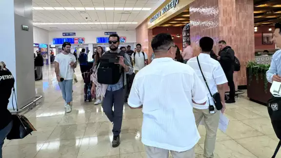 Autoridades exhortan a viajeros rumbo a EE.UU. y Canadá extremar precauciones contra el virus Autoridades exhortan a viajeros rumbo a EE.UU. y Canadá extremar precauciones contra el virus