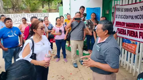 Padres piden la renuncia del Director del CBTA 15