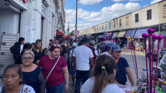 El Centro de Mérida registra un 'mar de personas' en Navidad