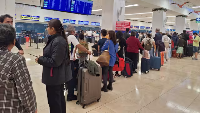 El aeropuerto de Mérida luce repleto de pasajeros