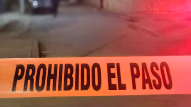 Los elementos policiacos acordonaron la zona para resguardar la escena.