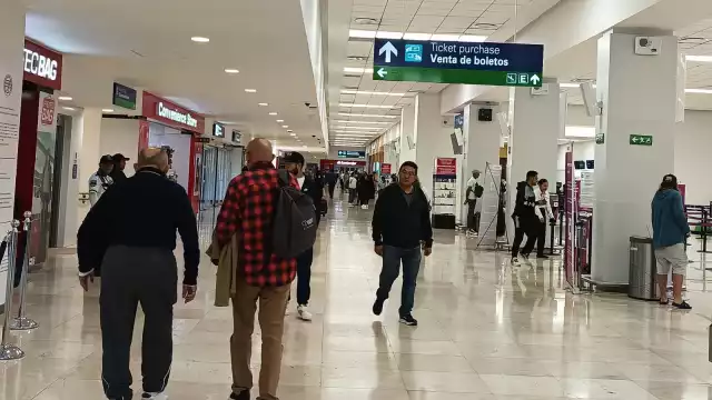 Hay afluencia regular de pasajeros en el aeropuerto de Mérida