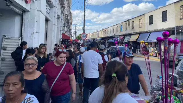El Centro de Mérida registra un 'mar de personas' en Navidad