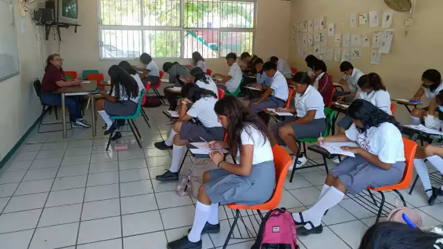 El programa “La Escuela es Nuestra” beneficiará por primera vez a 41 escuelas preparatorias del Estado para mejorar su infraestructura.