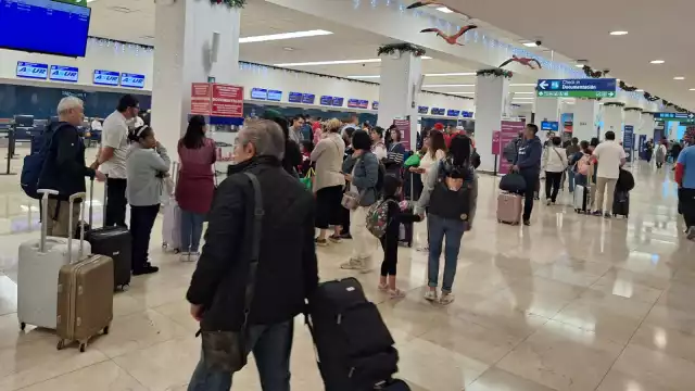 Alrededor de 50 personas procedentes del AIFA llegan para disfrutar un recorrido a bordo del ferrocarril