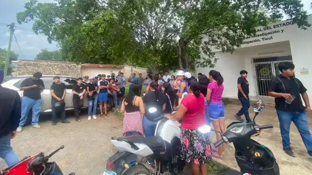 Se realizó una protesta en la sede de la FGE en Ticul