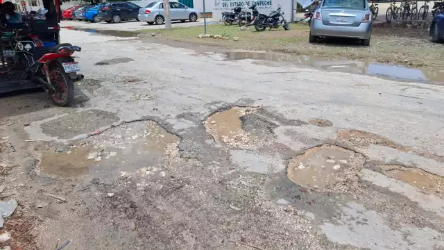 Lluvias agravan calles deterioradas en San Juan y San Antonio