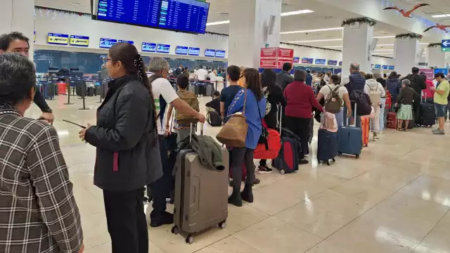 El aeropuerto de Mérida luce repleto de pasajeros
