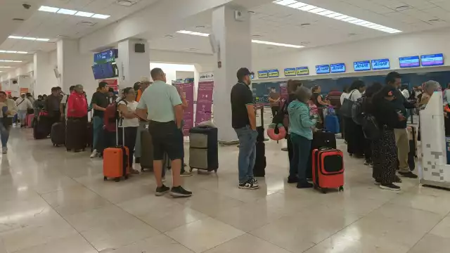 Hay regular afluencia de pasajeros en el aeropuerto de Mérida