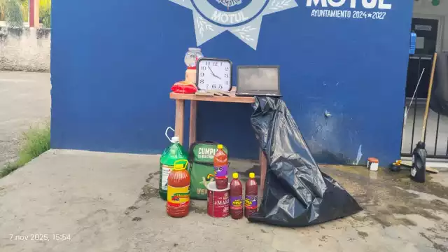 Entre los productos, dos meno res llevaban una laptop