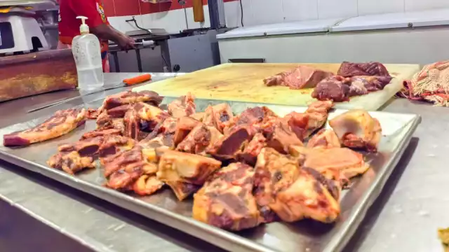 Calor echa a perder carnes en el mercado
