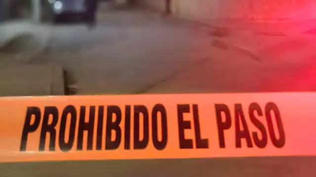 Los elementos policiacos acordonaron la zona para resguardar la escena.