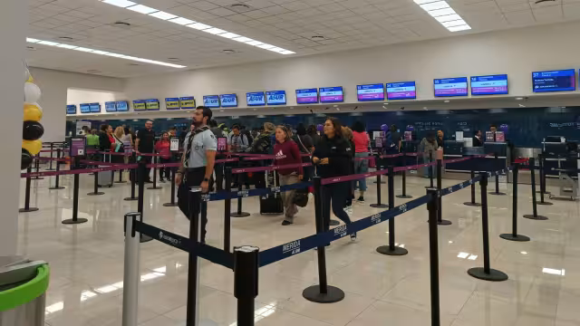 La afluencia de pasajeros en el aeropuerto de Mérida se mantiene regular