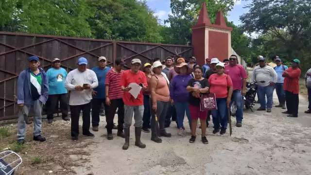Campesinos de Tixkuncheil se reúnen en la hacienda de Kancabchén para exigir la apertura de un camino
