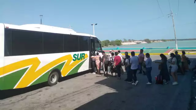 Los principales destinos de los pobladores son por lo general Villahermosa, Ciudad del Carmen y la ciudad de Campeche