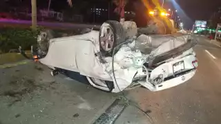 Accidente en Cancún entre dos coches deja daños arriba de los 700 mil pesos