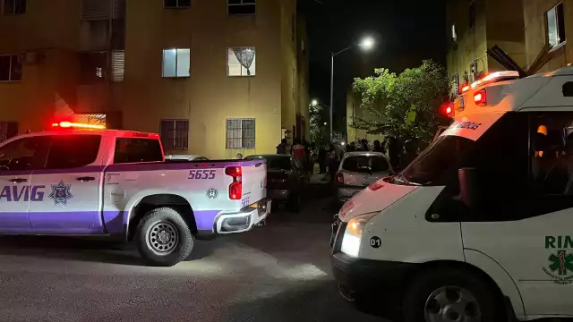 La menos de cinco años aproximadamente presentó dolor en su cabeza y espalda al impactarse con la banqueta