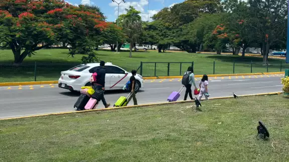 Usuarios prefieren el transporte de plataforma digital, pero no ingresan al aeropuerto de Mérida
