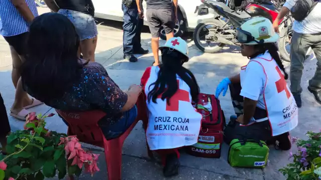 Los lesionados fueron atendidos por paramédicos de la Cruz Roja.