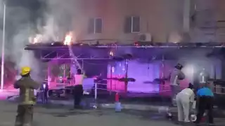 Bar “La Palapita” en Cancún sufre incendio; señalan a dos sujetos como responsables: VIDEO