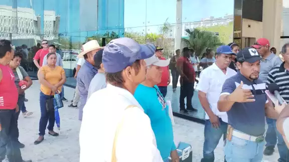Demandan la construcción de la carretera y el camino de sacacosechas Demandan la construcción de la carretera y el camino de sacacosechas