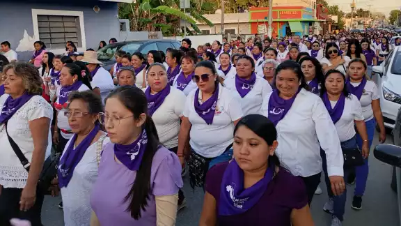 Las ciudadanas partieron del Palacio Municipal de Tizimín hacia el comisariado ejidal, donde se instaló un pabellón artesanal