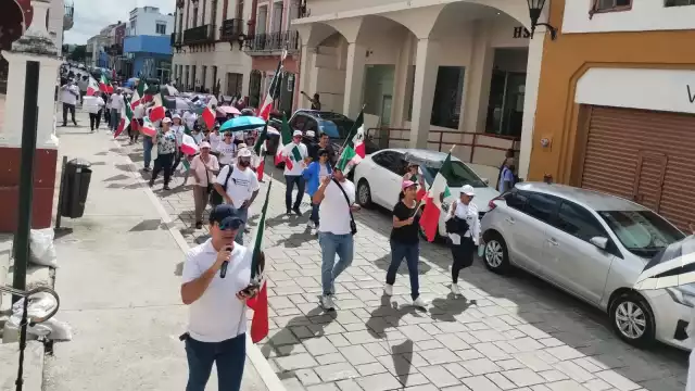Llegaron hasta las puertas del Congreso de Campeche