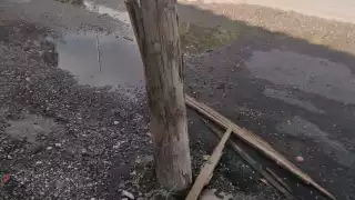 Chocan camioneta del sacerdote y poste de Telmex en Sabancuy