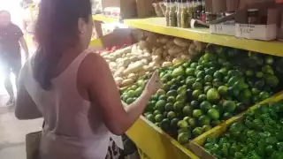 Los tianguis que llegan de los ejidos mejoran las perspectivas para adquirir el producto
