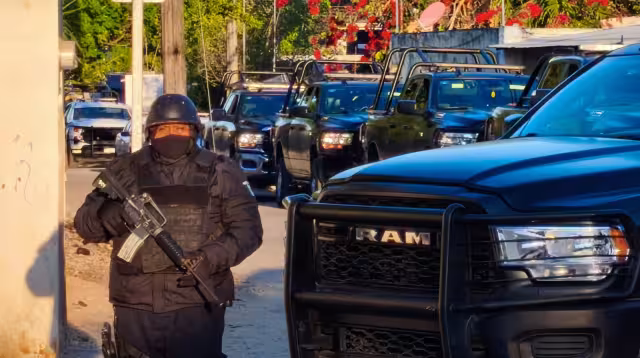 Autoridades estatales y federales catean la casa de Los Petules, ubicada en la colonia Lázaro Cárdenas