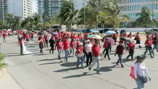 Padres preocupados exponen que su incertidumbre crece por la falta de consenso entre el magisterio y las autoridades educativas, que mantiene el conflicto