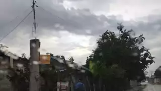 Un hombre de la tercera edad, aparentemente en estado de ebriedad, cayó sobre la banqueta en la colonia Esperanza y permaneció inmóvil