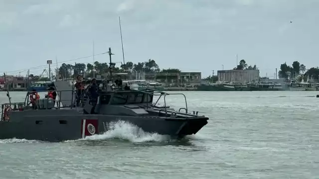 La Marina localizó volcada la Peyucsa 12 cerca de Río Lagartos, con un hombre amarrado al casco